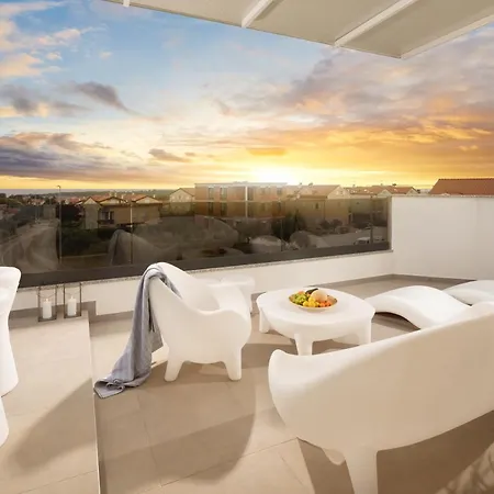 Apartament Penthouse Blue Horizon- A Luxury Penthouse With Infinity Pool, Hot Tub, Sauna And Sea Views!