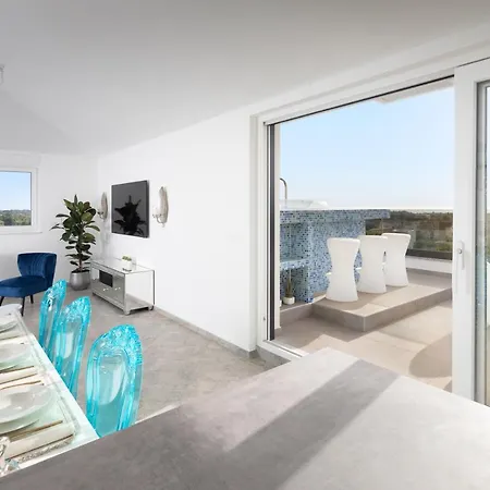 Penthouse Blue Horizon- A Luxury Penthouse With Infinity Pool, Hot Tub, Sauna And Sea Views!