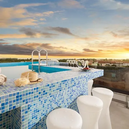 Apartament Penthouse Blue Horizon- A Luxury Penthouse With Infinity Pool, Hot Tub, Sauna And Sea Views! Poreč