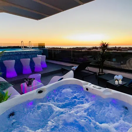 Apartament Penthouse Blue Horizon- A Luxury Penthouse With Infinity Pool, Hot Tub, Sauna And Sea Views!