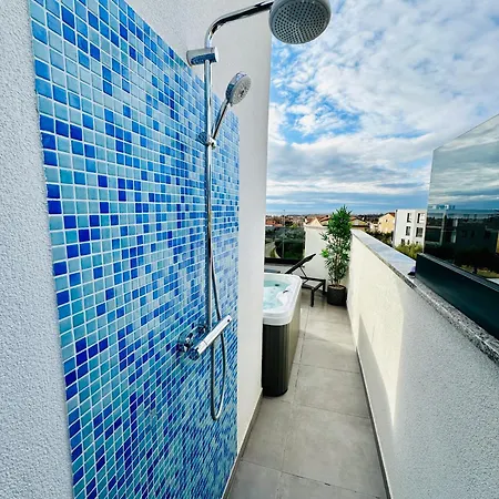 Penthouse Blue Horizon- A Luxury Penthouse With Infinity Pool, Hot Tub, Sauna And Sea Views! Poreč