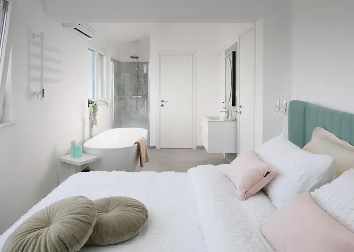 아파트 Penthouse Blue Horizon- A Luxury Penthouse With Infinity Pool, Hot Tub, Sauna And Sea Views! *