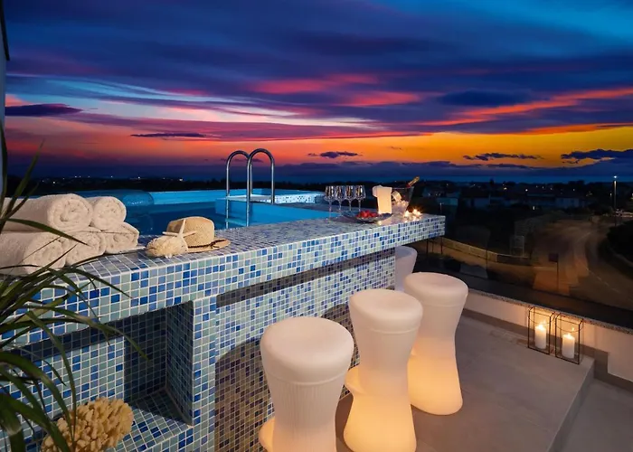 아파트 Penthouse Blue Horizon- A Luxury Penthouse With Infinity Pool, Hot Tub, Sauna And Sea Views! *