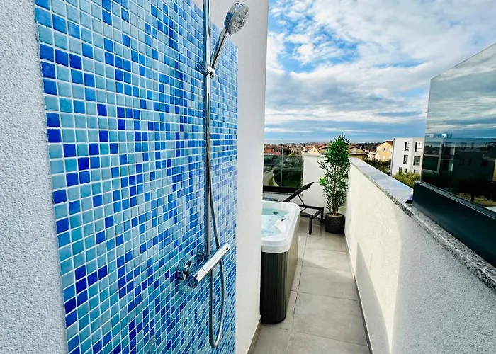 Penthouse Blue Horizon- A Luxury Penthouse With Infinity Pool, Hot Tub, Sauna And Sea Views! 포레치
