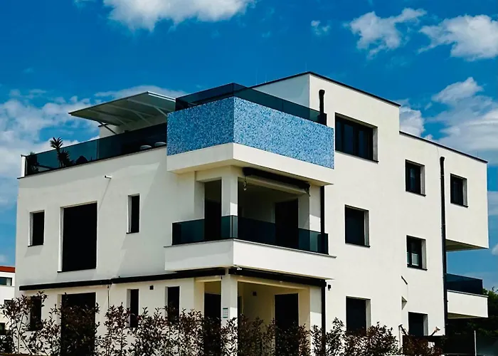 아파트 Penthouse Blue Horizon- A Luxury Penthouse With Infinity Pool, Hot Tub, Sauna And Sea Views!